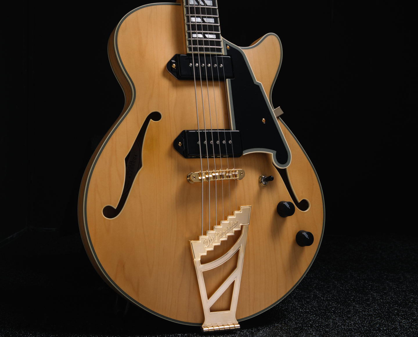 Deluxe SS Baritone D'Angelico Guitars